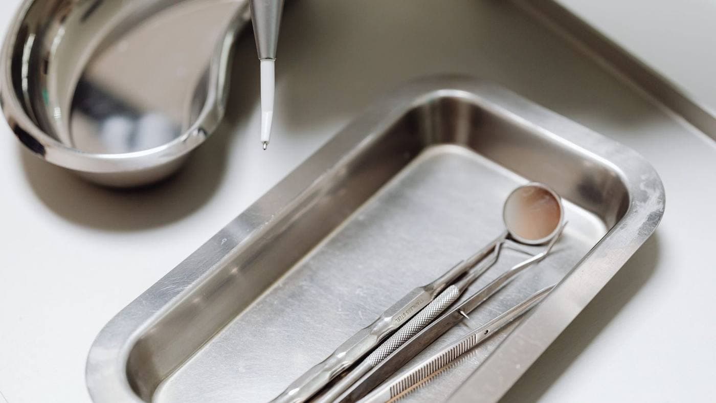 کرونکتومی (Coronectomy) چیست؟ وقتی ریشه دندان عقل روی عصب است